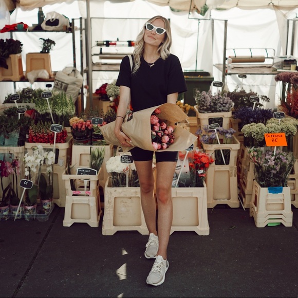 Meet your Posher, Erica - Picture 1 of 7